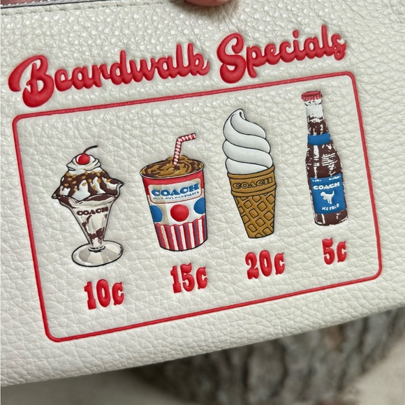 Authentic COACH pebbled leather zip top wristlet - Picture 9 of 11